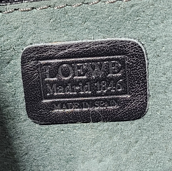 Loewe leather clutch with suede interior. - Picture 8 of 15